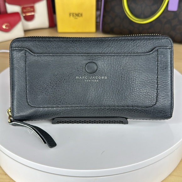 Marc Jacobs Black Leather Wallet - Picture 1 of 16